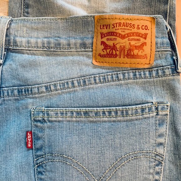 Levi's Boyfriend Jeans - Picture 7 of 9